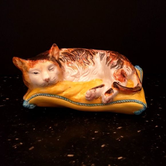 Calico Kitten Cat Sleeping on Pillow Italy Ceramic Vintage - Picture 1 of 13